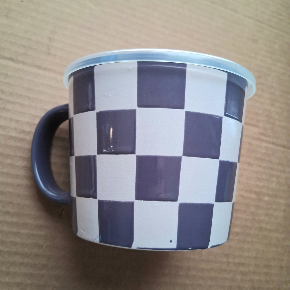 Abode Checkered Mug in Lavender and White 20oz With Lid